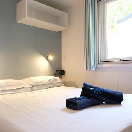 Happy Camp Mobile Homes In Camping Villaggio Lamaforca 카로비그노 외부 사진