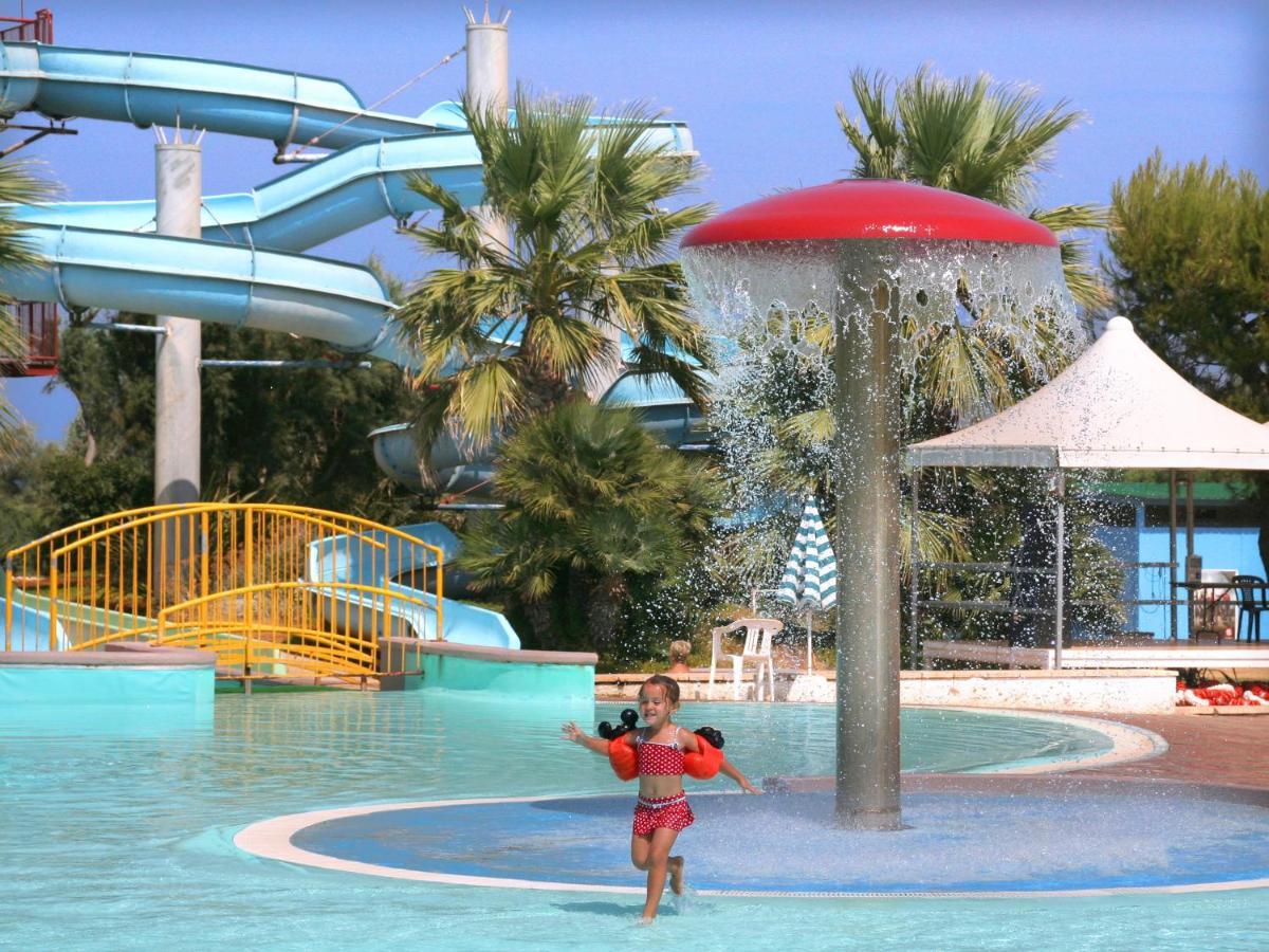 Happy Camp Mobile Homes In Camping Villaggio Lamaforca 카로비그노 외부 사진