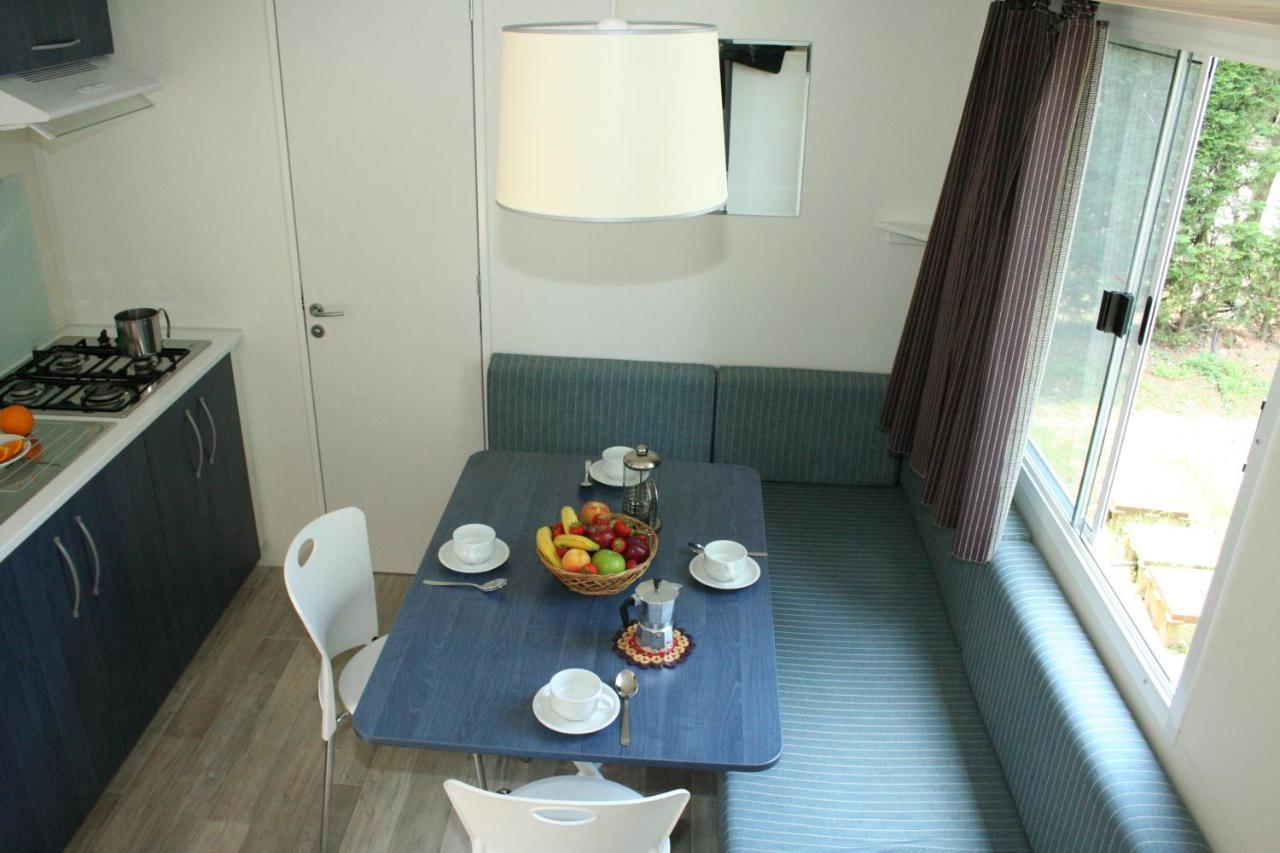 Happy Camp Mobile Homes In Camping Villaggio Lamaforca 카로비그노 외부 사진