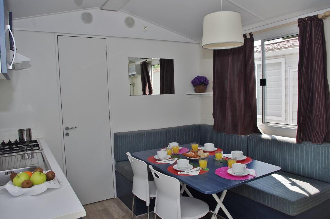 Happy Camp Mobile Homes In Camping Villaggio Lamaforca 카로비그노 외부 사진